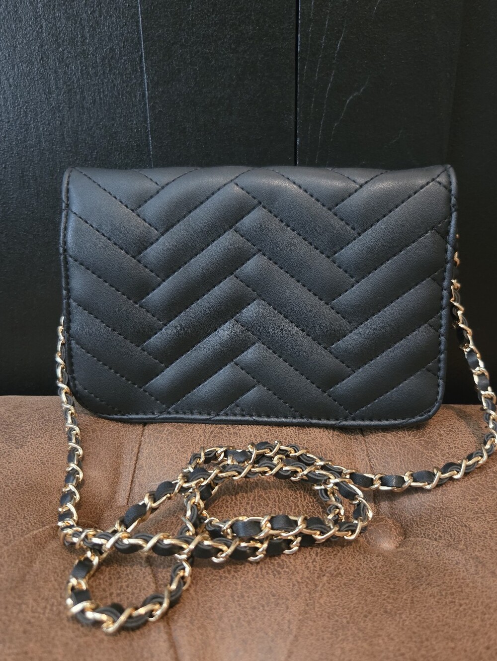 Bebe Sophia Black Quilted Crossbody with Gold Chain Strap - Picture 5 of 16